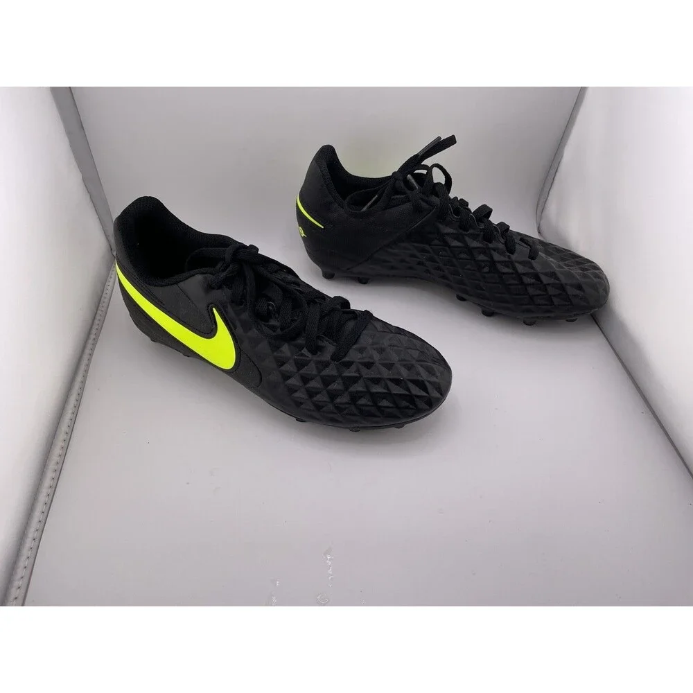 Nike Soccer Cleats Shoes Boys Size 4.5Y Black Tiempo Legend 8 Club AT5881-070